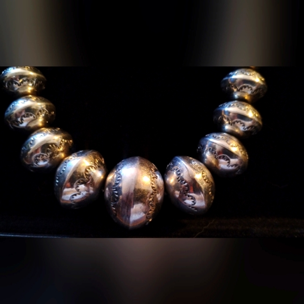 Elegant Graduated Stamped Handmade Navajo Silver Bench Bead Necklace - Picture 4 of 9